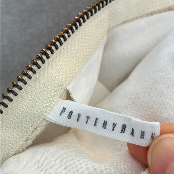 Pottery Barn Honeycomb Waffle Textured Cotton Pillow Cover 16x26" Ivory - Picture 2 of 9